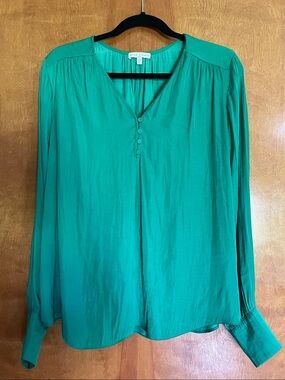 Maison d’ Ame’lie V-Neck Button Blouse. Size XL